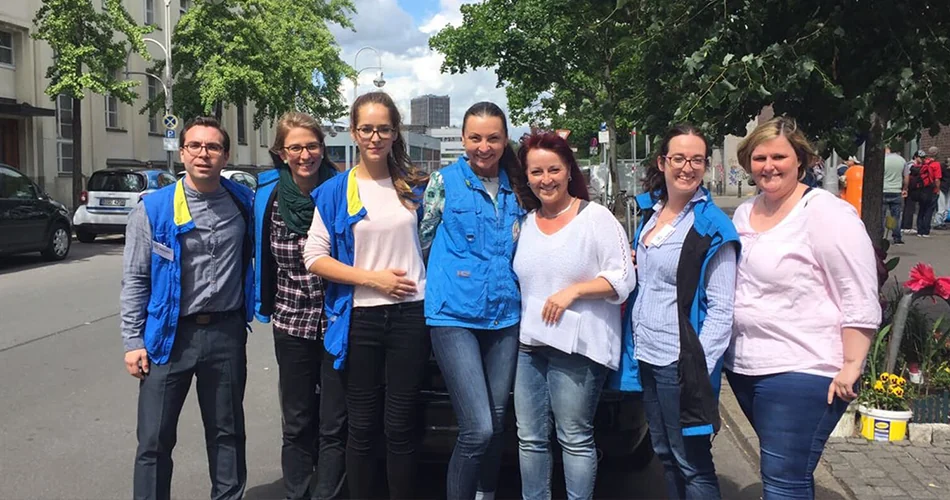 Atemzug-Team mit Sachspenden für die Berliner Bahnhofsmission