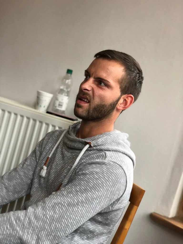 Mitarbeiter im Aufenthaltsraum