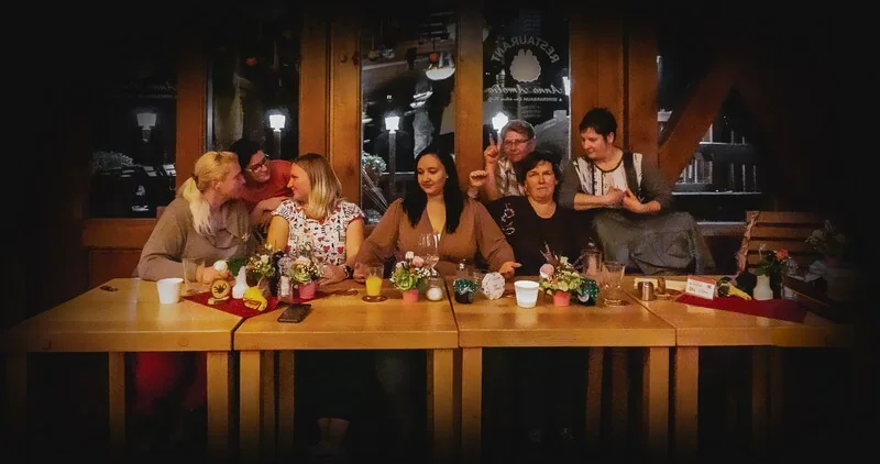 Atemzug-Team bei einem gemeinsamen Abendessen